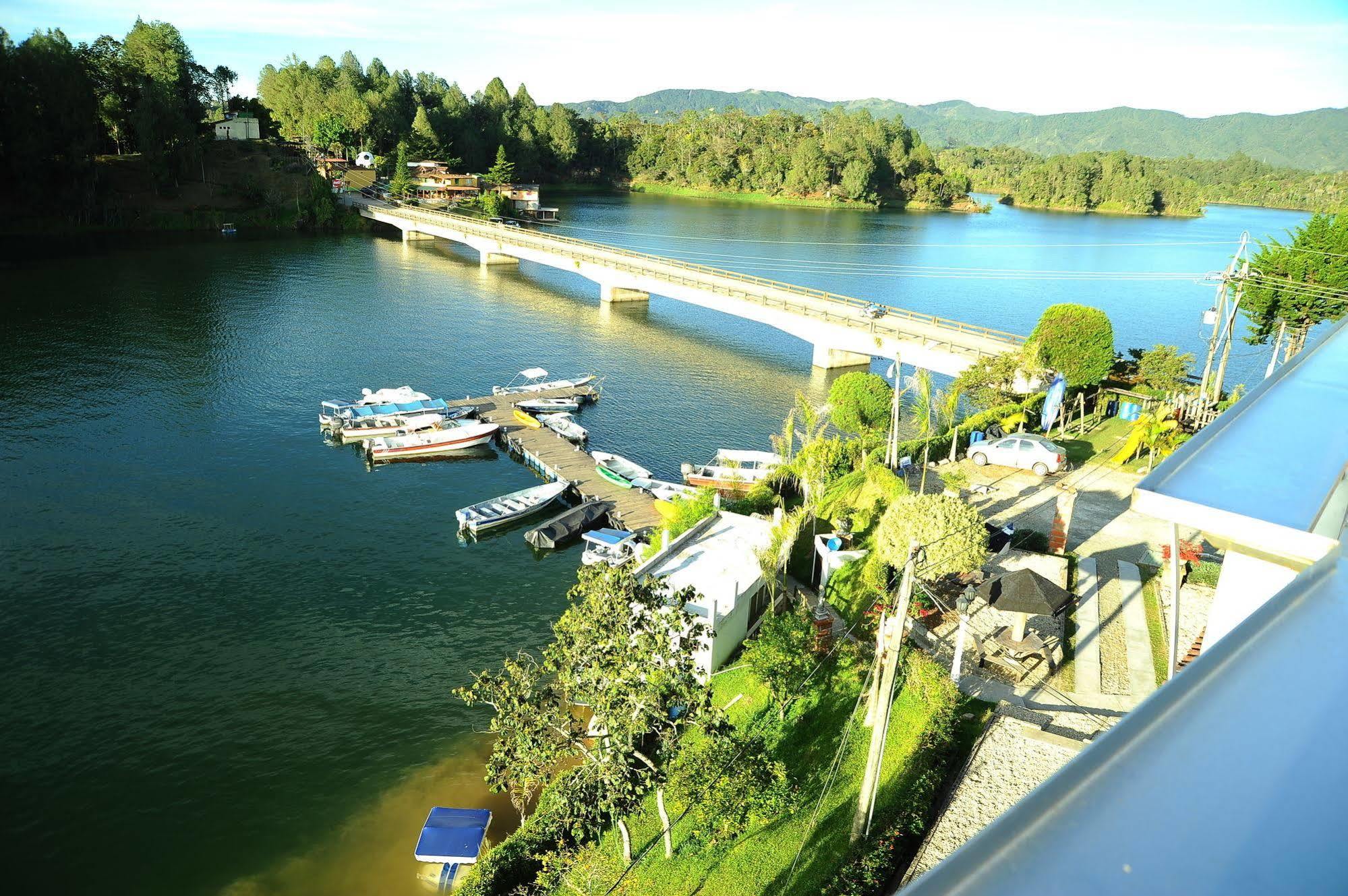 Hotel Los Recuerdos Guatapé Exterior foto